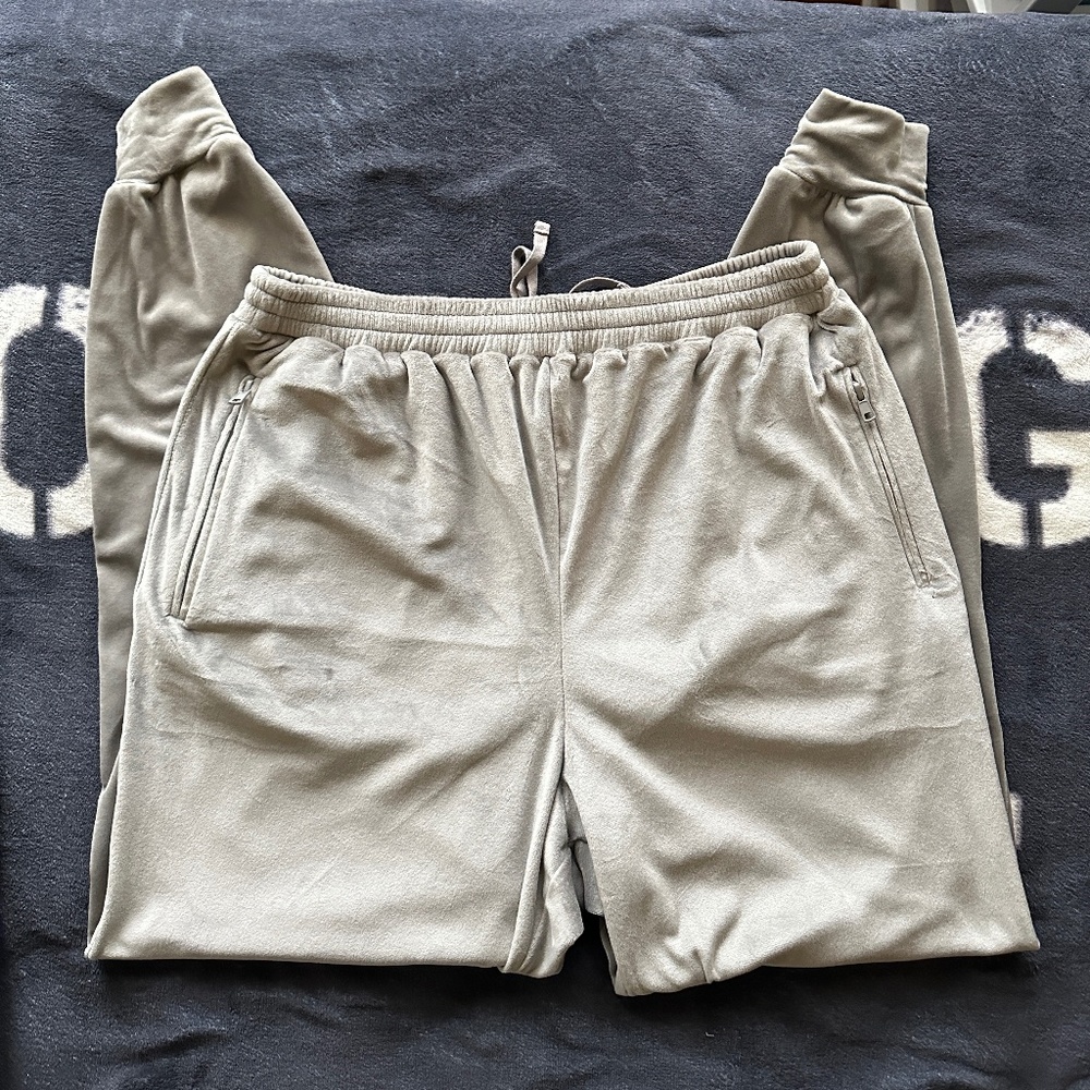 Skims Velour Jogger Smoke Size Large NEW